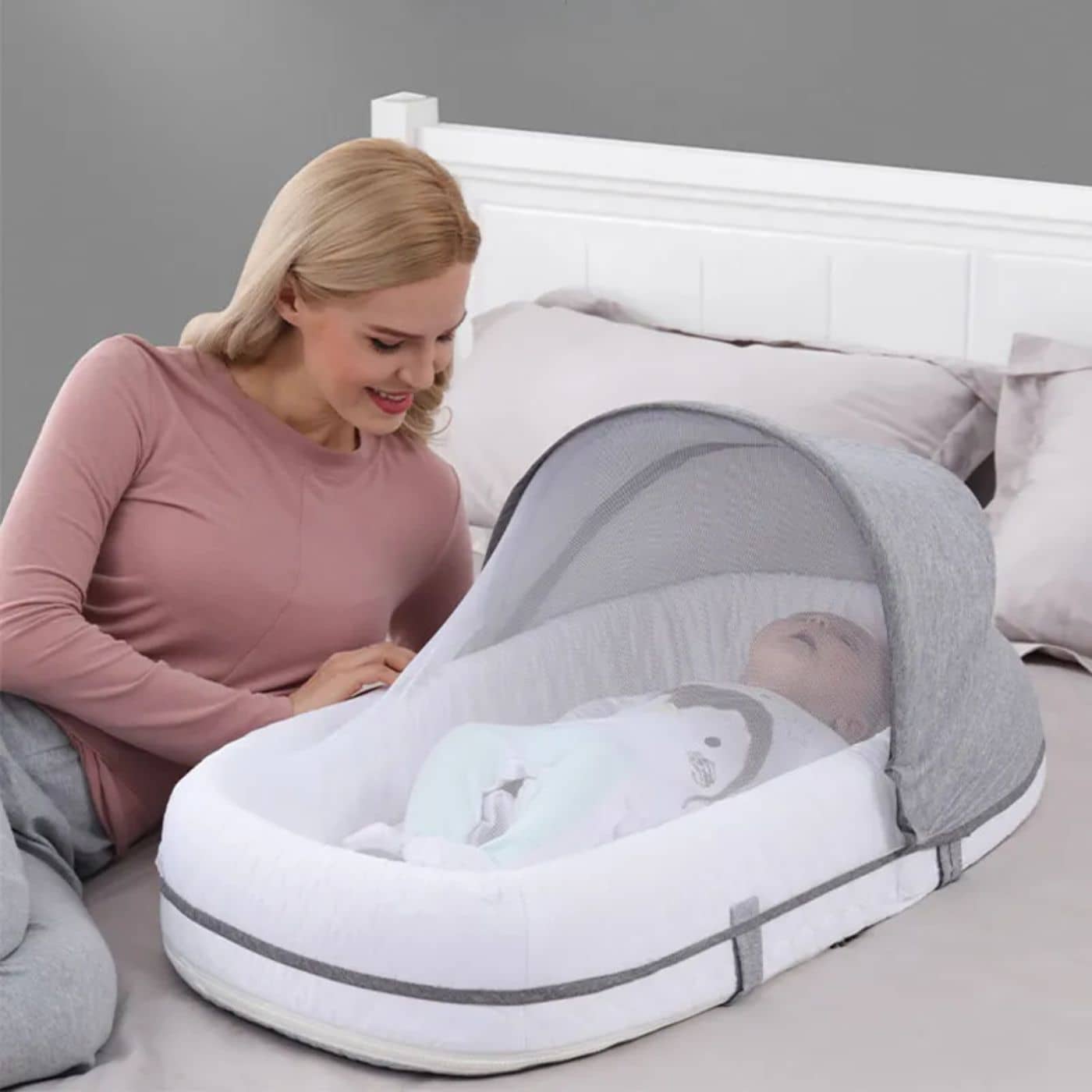 Réducteur de lit bébé : Pour ou Contre ?